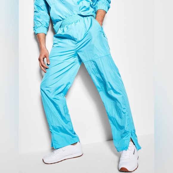 Relaxed style and comfort
mens half-zip jacket & jogger from Royalty by Maluma - Picture 3 of 7